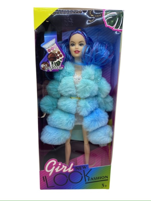 Papusa in haina de blana