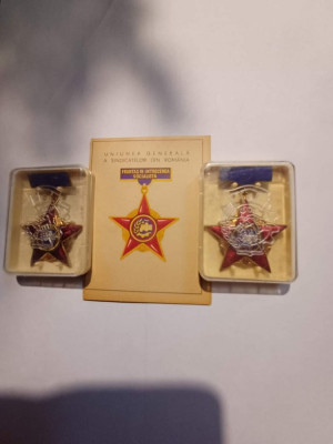 Lot 3 articole &amp;quot;Fruntas in Intrecerea Socialista&amp;quot; 1966 &amp;amp; 67 / 2 insigne + brevet foto