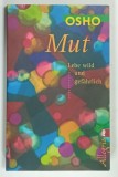 MUT , LEBE WILD UND GEFAHRLICH ( CURAJ , TRAIESTE SALBATIC SI PERICULOS ) von OSHO , 2007
