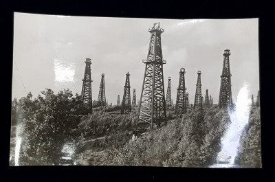 CAMP CU SONDE , AMPLASAMENT NEPRECIZAT , FOTOGRAFIE MONOCROMA, PE HARTIE LUCIOASA , PERIOADA INTERBELICA foto