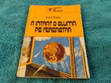 A intrat o glumă pe fereastră