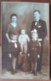 Fotografie tip carte postala, familie 1940