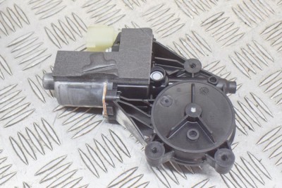 Motor macara geam ușă dreapta față JAGUAR I-PACE X590 2020 OEM: 0130822793,E840368007A 12183571 foto