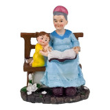 Cumpara ieftin Statueta decorativa, Bunica cu nepoata pe banca, 12 cm, 1802H-1
