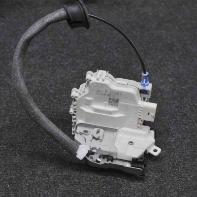 &amp;Icirc;ncuietoare ușă dreapta față AUDI A3 Limousine 8VS, 8VM 2015 OEM: 8X1837016A 2029353 foto