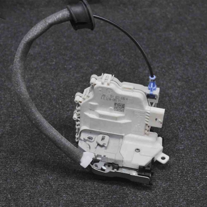 &Icirc;ncuietoare ușă dreapta față AUDI A3 Limousine 8VS, 8VM 2015 OEM: 8X1837016A 2029353