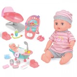 Papusa interactiva 35 cm, bea apa, face pipi, 12 sunete, 14 accesorii, leagan, scaun de masa, cadita baie