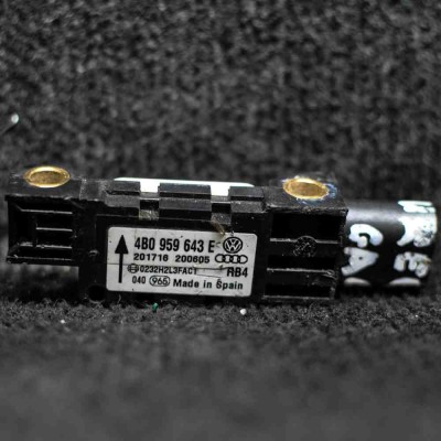 Senzor de impact dreapta spate VW TOUAREG 7LA, 7L6, 7L7 2006 OEM: 4B0959643E | 2036721 foto