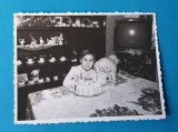 Copil sarbatorit zi de nastere - tort - jucarie - TV mobila fotografie anii 1970, Circulata, Sinaia, Printata