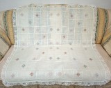 Fata de masa Vintage din Canepa topita cu broderie manuala si margine de dantela croset.