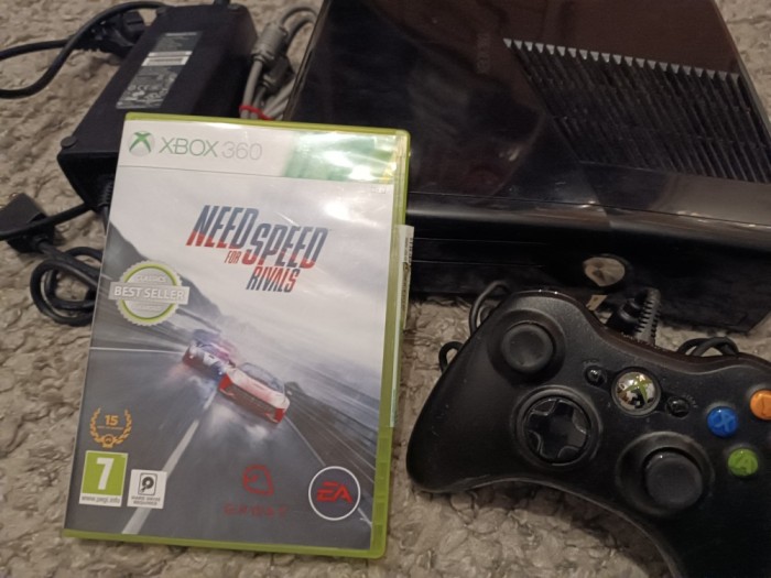 XBOX360 consola XBOX 360 model nou slim + 1 joc original Need for Speed RIVALS *(curse de masini auto)