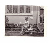 Foto Fetita pe tricicleta, perioada comunista, 1985, stare foarte buna