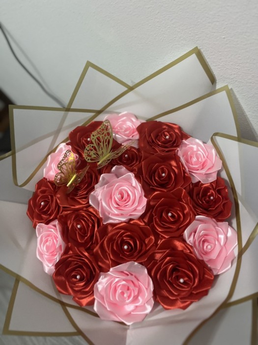 Buchet trandafiri satin