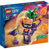 LEGO&reg; City Stuntz - Provocarea de cascadorii pe rampa cu saritura prin cos (60359)