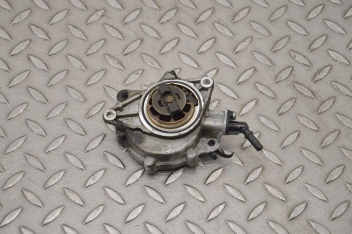 Pompa de vacuum PEUGEOT RCZ 2010 OEM: v7586424 17807242
