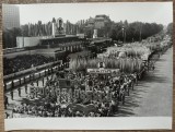 Scena de la defilarea din 23 august 1984// fotografie, Romania 1900 - 1950, Portrete