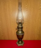 LAMPA VECHE, DIN ALAMA, CU SĂLIC DIN STICLA SI CU MARCAJ H40CM