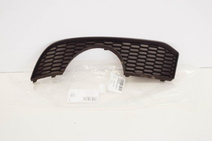 Bandou bara de protecție dreapta față AUDI A3 8V1, 8VK 2018 OEM: 8V5807834E 10854812