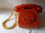 Telefon fix cu disc - Electromagnetica - EM 72 - aparat vechi romanesc anii 1970, piesa de colectie - decor