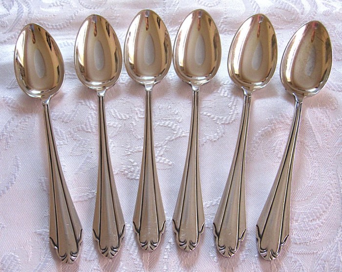 SET LINGURITE ARGINTATE PLACATE CU ARGINT MARCA MARTIN ANUL 1951 13 CM
