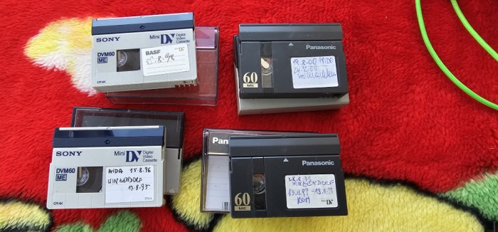 CASETA MINI DV , 2 PANASONIC + 2 SONY