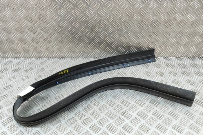 Garnitura ușă st&acirc;nga față TOYOTA C-HR _X2_, _H2_ 2024 OEM: 67863-F4010 | 28023044