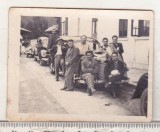 bnk foto Barbati langa autoturisme interbelice