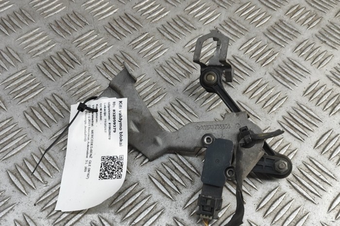 Senzor de nivel &icirc;nălțime st&acirc;nga față MERCEDES-BENZ GLE W167 2023 OEM: A1673205505,A0009059413 | 32059579