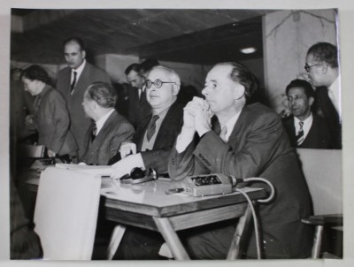 DELEGATI STRAINI LA CONGRESUL AL VIII - LEA AL P.C.I. , FOTOGRAFIE DE PRESA , ROMA , 1956 foto