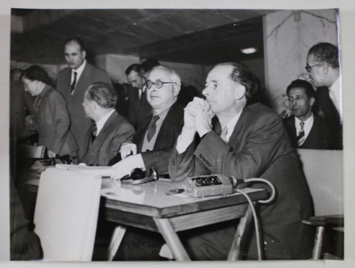 DELEGATI STRAINI LA CONGRESUL AL VIII - LEA AL P.C.I. , FOTOGRAFIE DE PRESA , ROMA , 1956