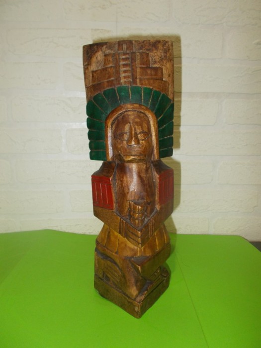 Arta precolumbiana - statueta azteca din LEMN , totem sculptat si pictat manual 29 cm , sculptura