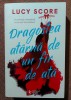 Dragostea atarna de un fir de ata - Lucy Score, Midnight Books, 2024, Roman de dragoste, 560 pagini