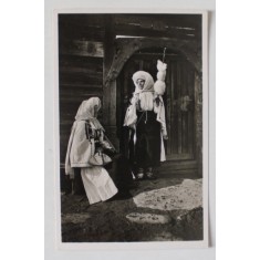 TARANCI DIN CARPATI , CU FURCA DE TORS , CARTE POSTALA , INTERBELICA