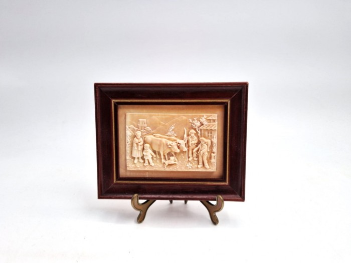 placa sculptata in Alabastru rama lemn scena rurala 3D relief
