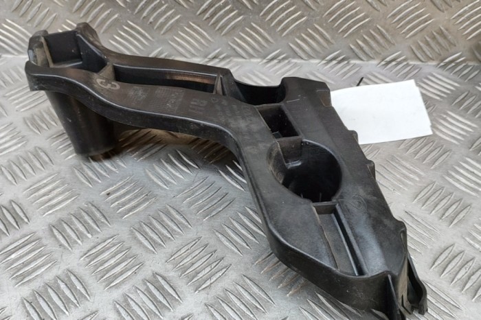 Suport bara de protecție dreapta spate AUDI A6 4A2, C8 2019 OEM: 4K5807394 29855659