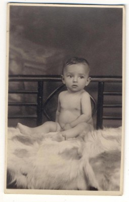 AD 1706 C.P.VECHE- COPIL IN STUDIO DE EPOCA -AMINTIRE EMIL BADESCU 7 LUNI -1933 foto