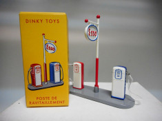 Macheta Statie benzina/POSTE DE RAVITAILLEMENT ESSO - Dinky Toys foto