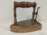 Călcător antic din bronz masiv ,piesa colecție și decor ,stare excelenta