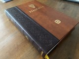 Psaltirea Man. Vatoped, Editie Bilingva Greaca-Romana, Prima Editie 2025, Coperti Piele, 658 Pagini, Miniaturi Color