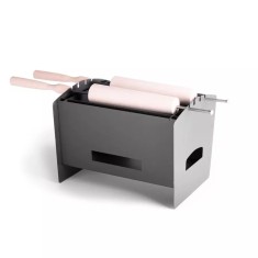 Set complet pentru copt Kurtoskalacs la carbune, cu stand metalic si 2 tije