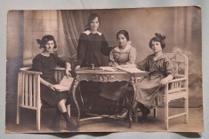 Poza - fotografie tip carte postala - grup de trei fete - eleve ( Virgina, Mia, si Florica) clasa a 2a de liceu - fotografie veche, datata, anul 1921