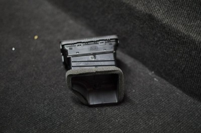 Gura de ventilație planșa de bord VW GOLF V 1K1 2003 OEM: 1K0819710 1771592 foto