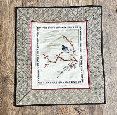 OBIECT DECORATIV VINTAGE TEXTIL CU BRODERIE MANUAL SI MATASE, CHINA foto