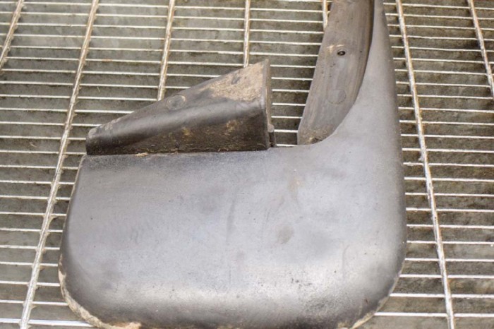 Aparatoare noroi dreapta spate FORD TRANSIT Minibus / passenger 2012 OEM: YC15-V28344-AGW 10892364