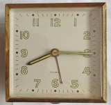 CY - Ceas mecanic de masa &amp; voiaj cu sonerie brand "???" / nefunctional / 6,50 cm x 6,50 cm Grosimea: 3 cm 115 g / decor, piese, sau alte proiecte