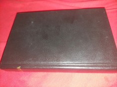 BIBILE veche/vintage coperti groase-BIBLIA sau SFANTA SCRIPTURA a VECHIULUI SI NOULUI TESTAMENT cU tRIMITERI,1223 PG +.18,5 CM/12,5/2,5 CM