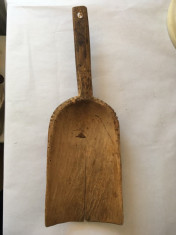 Scafa veche din lemn / lingura taraneasca pentru cereale, faina, 35x21x12 cm foto