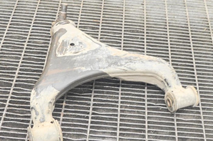 Braț inferior dreapta față MERCEDES-BENZ SPRINTER 3-t Furgon 903 2003 12647070