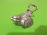 PASARE ARGINTATA , vechi DESFACATOR si CAPSATOR de sticle , dopuri, Tava