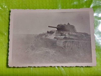 E908-I-ww2-Foto veche mica Tanc francez in lupta distrus 9/6 cm. foto